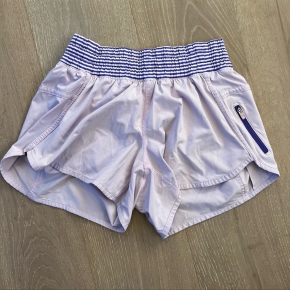 Lululemon Athletic Shorts Size 6 - Picture 1 of 4